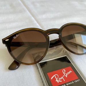 RAY BAN | RB4380 Round Sunglasses (Tortoise)